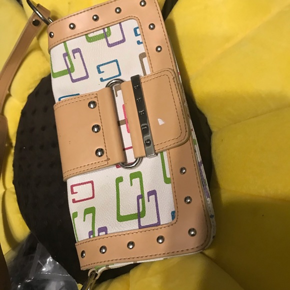 Guess purse - Picture 2 of 12